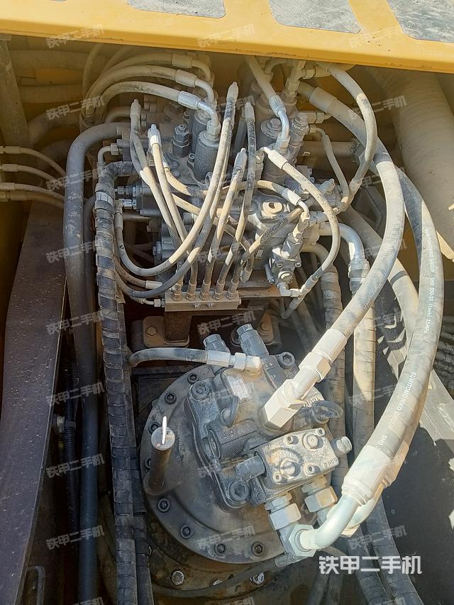 回转马达和主控阀（整机外观）