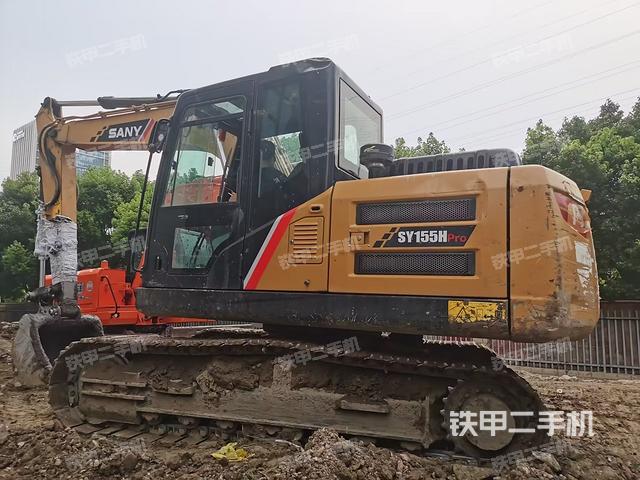 三一重工SY135C挖掘机