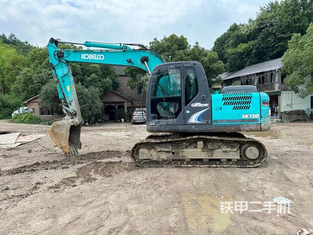 神钢SK130-8挖掘机