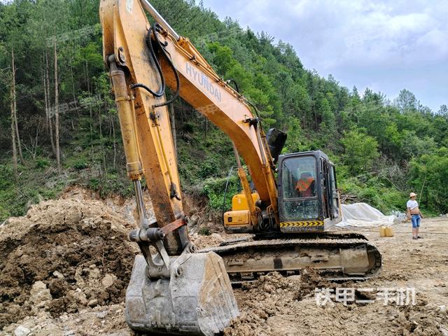 现代R225LC-7挖掘机