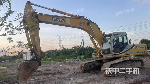 加藤HD1023III挖掘机