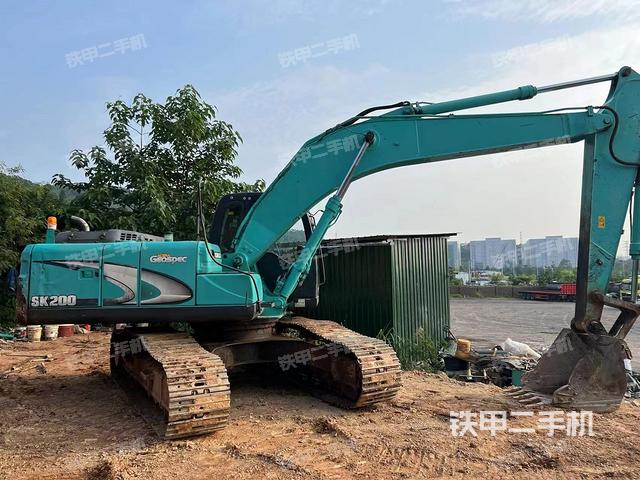 神钢SK200-8挖掘机