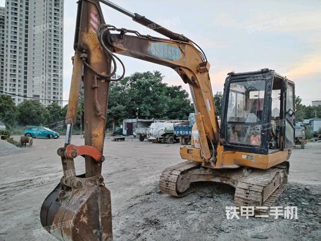 雷沃重工FR65V8挖掘机