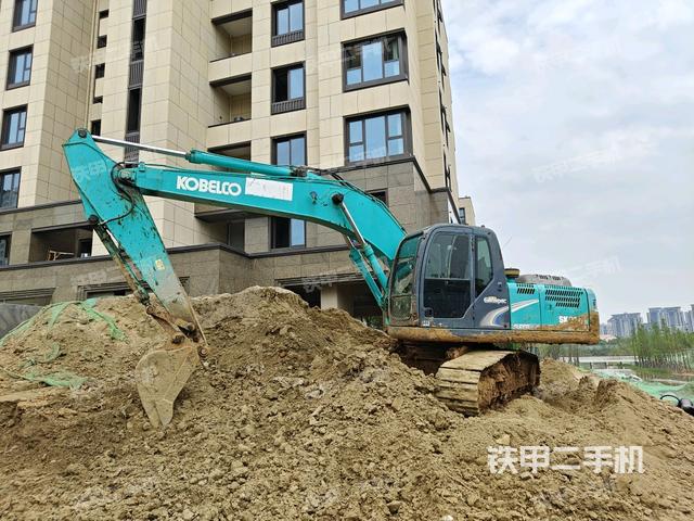 神钢SK200-8挖掘机