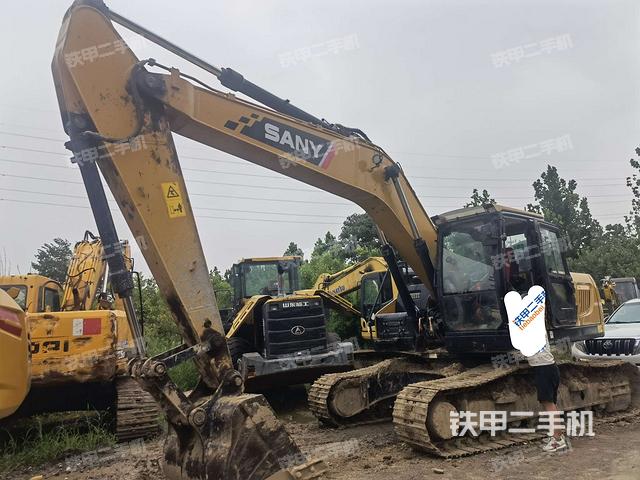 三一重工SY215C挖掘机