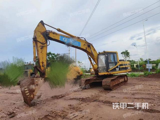 卡特彼勒320V2挖掘机