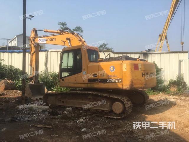 现代R225-7挖掘机