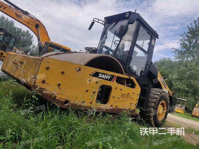 三一重工SSR220AC-8全液压压路机