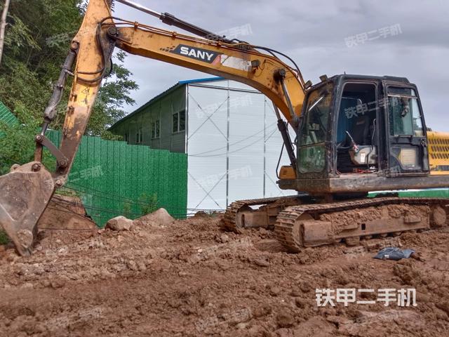 三一重工SY135C挖掘机