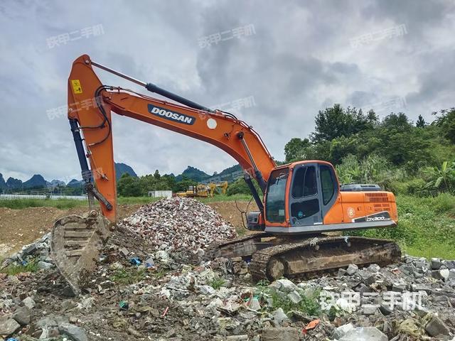 斗山DX260LC-9C挖掘机