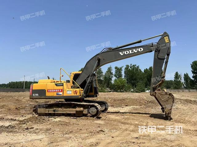 沃尔沃EC210B挖掘机