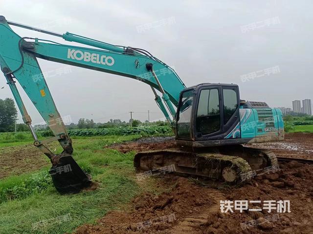 神钢SK200-10挖掘机
