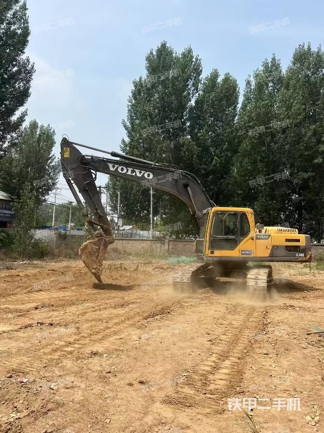 沃尔沃EC240BLC挖掘机
