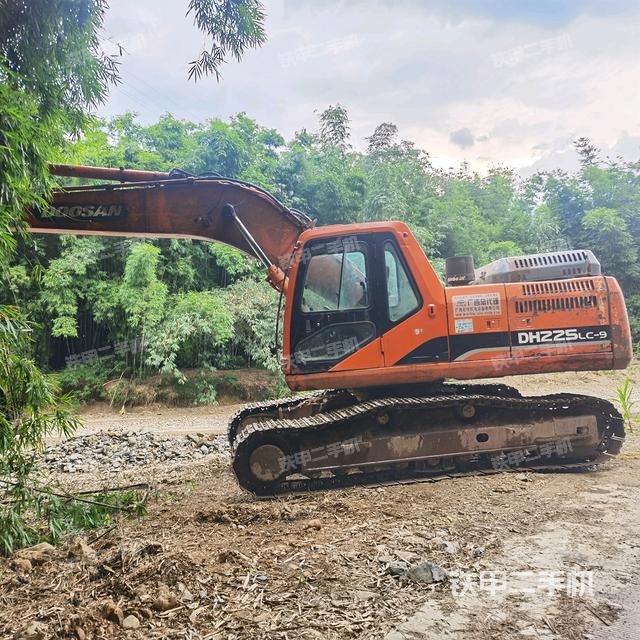斗山DH225LC-9挖掘机