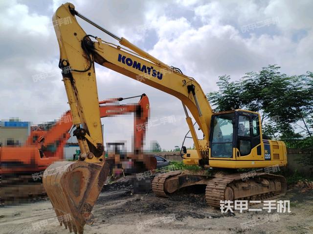 小松PC220-8M0挖掘机