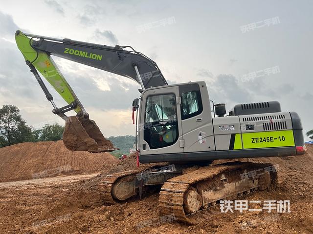 中联重科ZE215E-10挖掘机