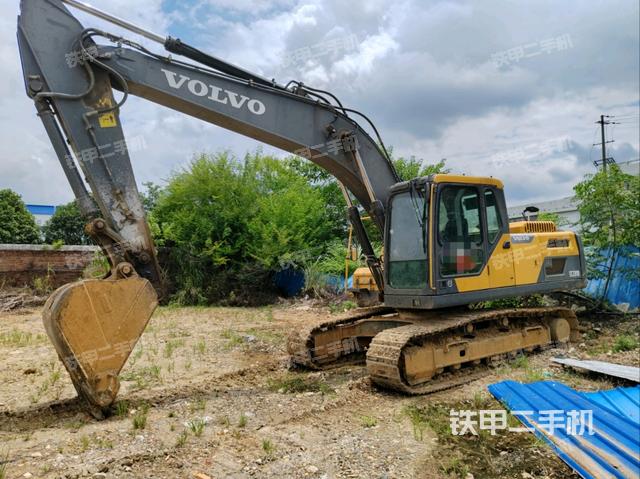 沃尔沃EC220D挖掘机