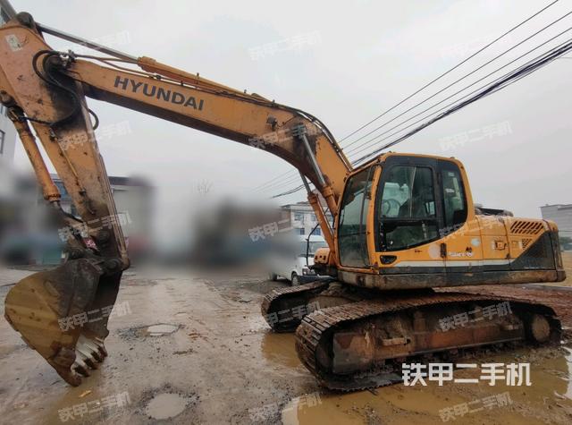 现代R215-9挖掘机