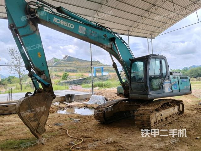 神钢SK200-11挖掘机