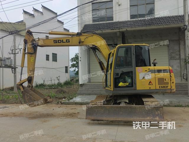 山东临工E680F挖掘机
