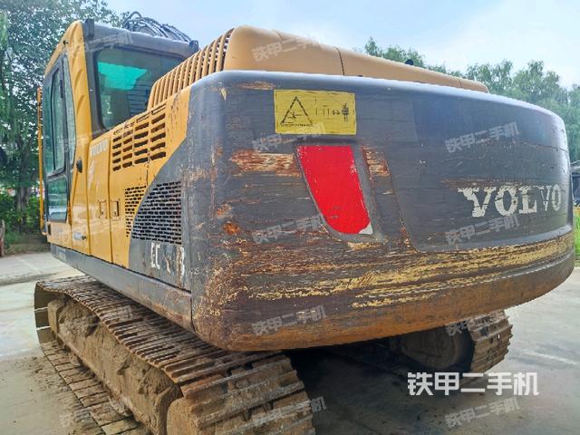 沃尔沃EC200B挖掘机