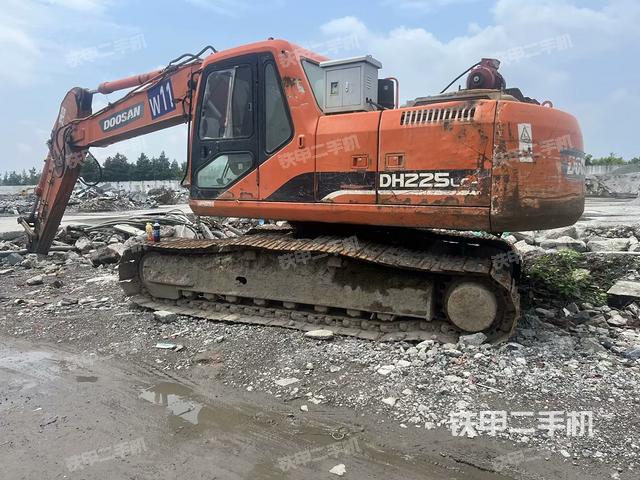 斗山DH225LC-7挖掘机