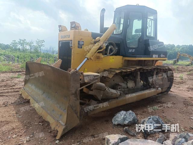 山推SD16标准型推土机