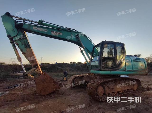 神钢SK200-9挖掘机