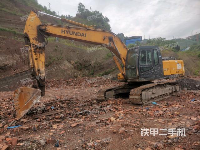 现代R225LC-7挖掘机