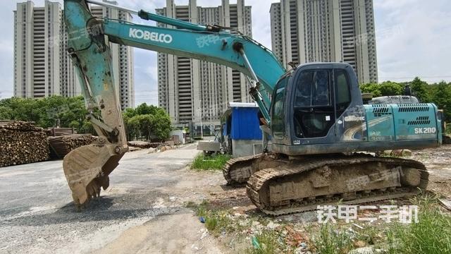 神钢SK200-8挖掘机