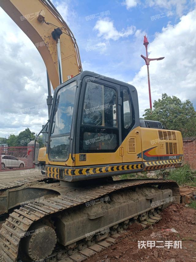 雷沃重工FR220E挖掘机