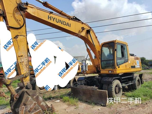 现代R210W-7挖掘机