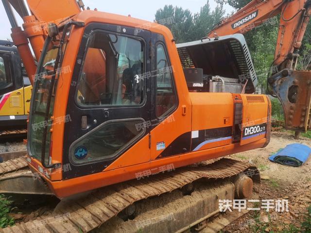 斗山DH300LC-7挖掘机