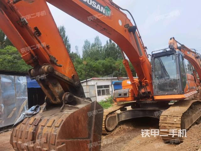 斗山DX380LC挖掘机