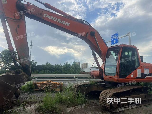 斗山DH220LC-7挖掘机