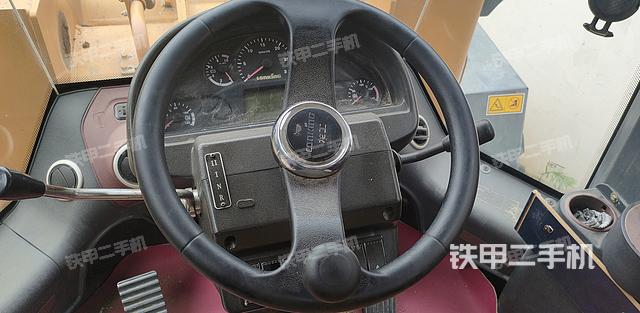 驾驶室操作台(整机外观及大件) 驾驶室操作台(整机外观及大件)