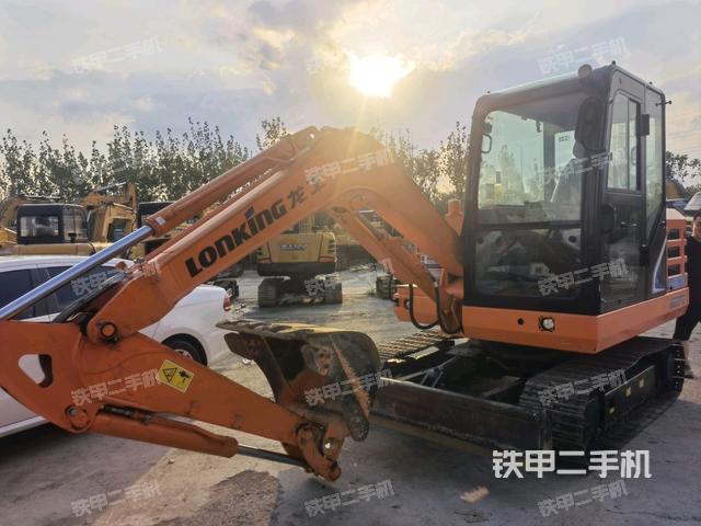 龙工CDM6060挖掘机