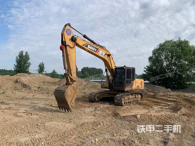 三一重工SY215C挖掘机