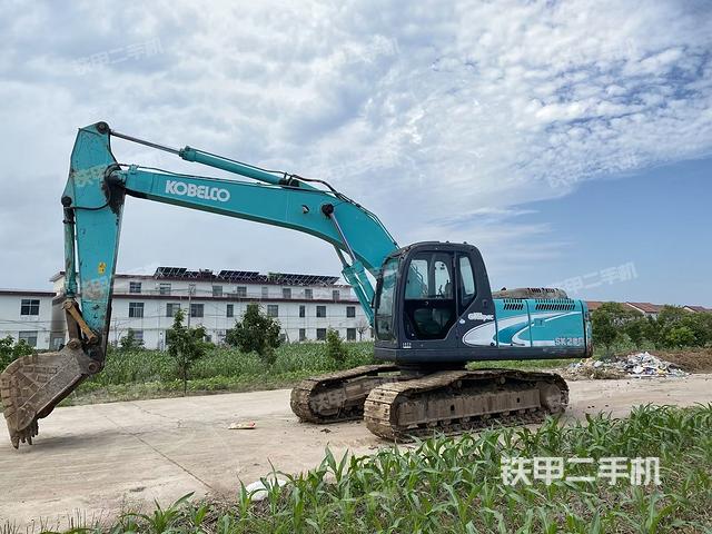 神钢SK200-8挖掘机