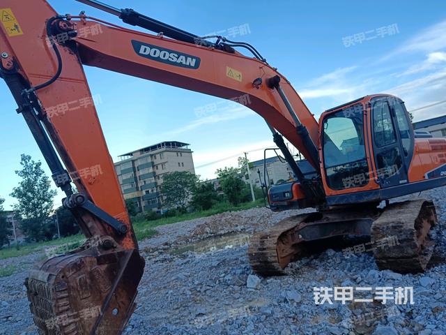 斗山DX215-9CN挖掘机