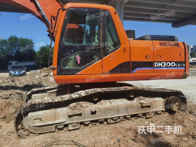 斗山DH225LC-7挖掘机