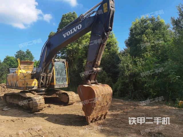 沃尔沃EC210B挖掘机