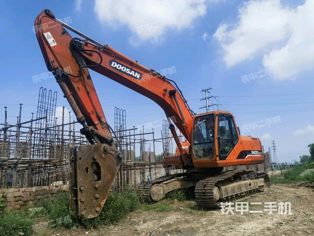 斗山DH220LC-7挖掘机