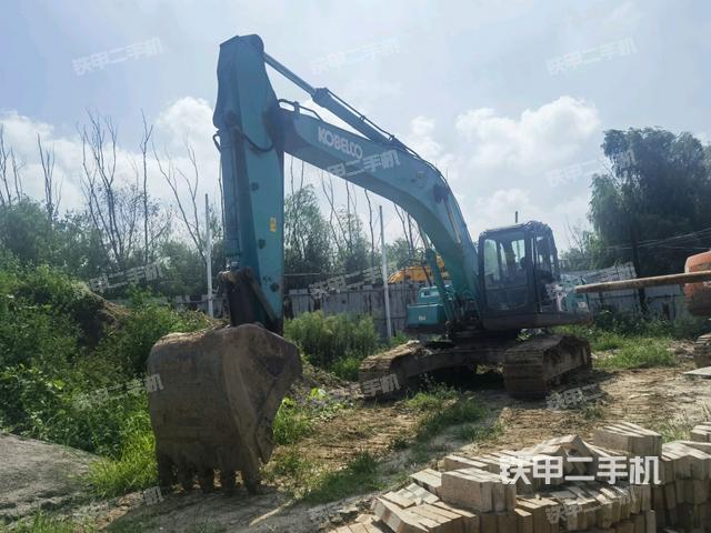 神钢SK260LC-8挖掘机
