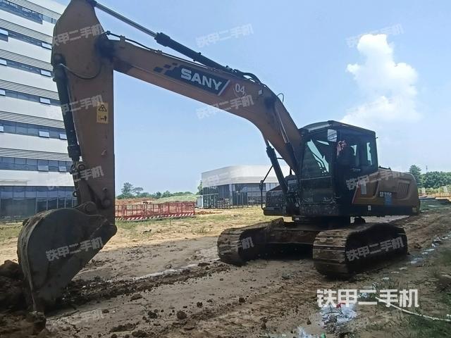 三一重工SY215C挖掘机