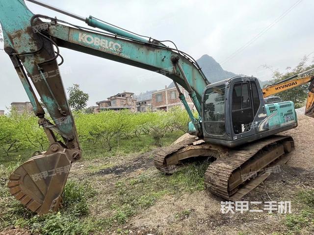 神钢SK210LC-8挖掘机