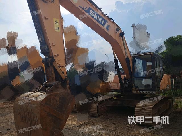 三一重工SY215C挖掘机