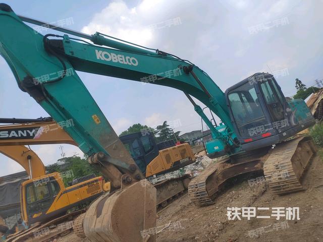 神钢SK200-8挖掘机