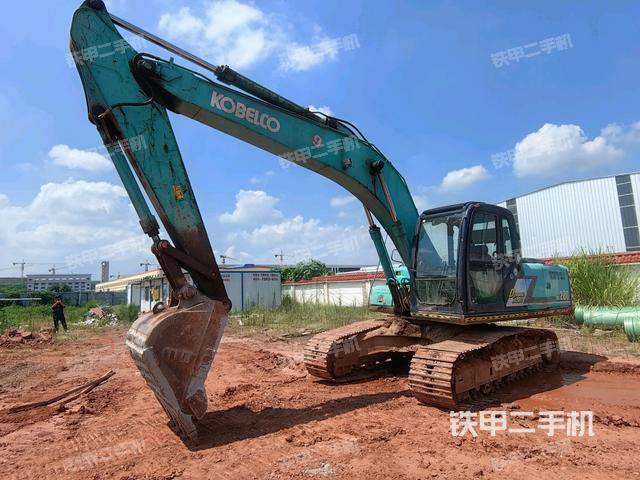 神钢SK200-6E挖掘机