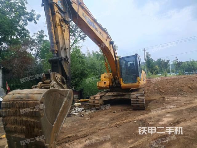 龙工LG6225E挖掘机